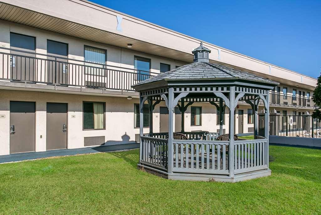 Rodeway Inn Rohrerstown Exterior photo